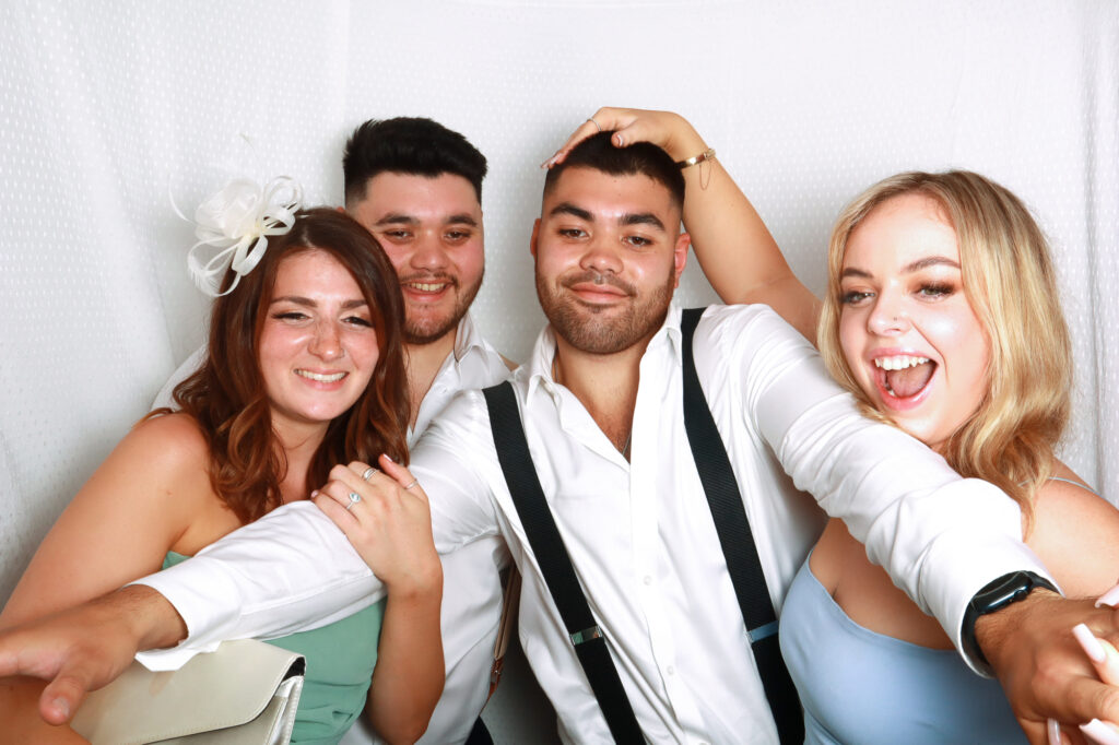 Laura &amp; robert married at hockwold hall